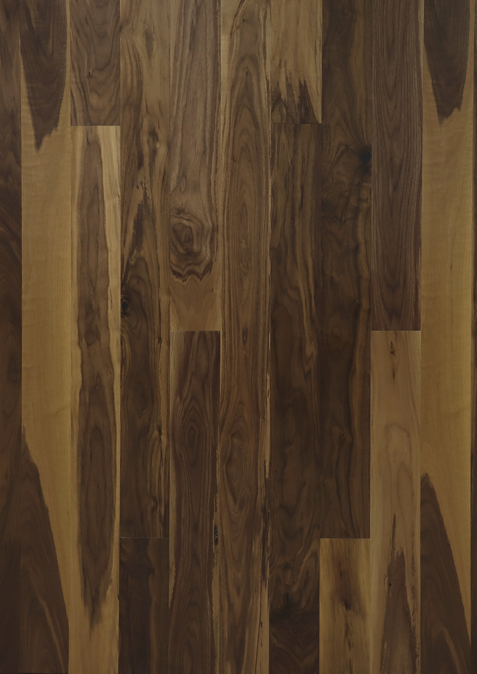 Паркетная доска Karelia ОРЕХ STORY 138 COUNTRY LACQUERED